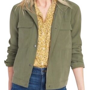 Old Navy Utility Jacket in Hunter Green. Size M. Front Functioning Pockets .